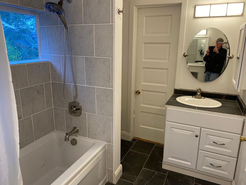 1st image of 401 Vine Ave #A
