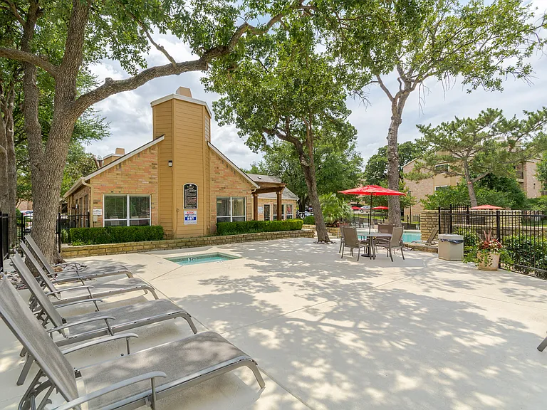 Woodchase Apartments — Photo 9