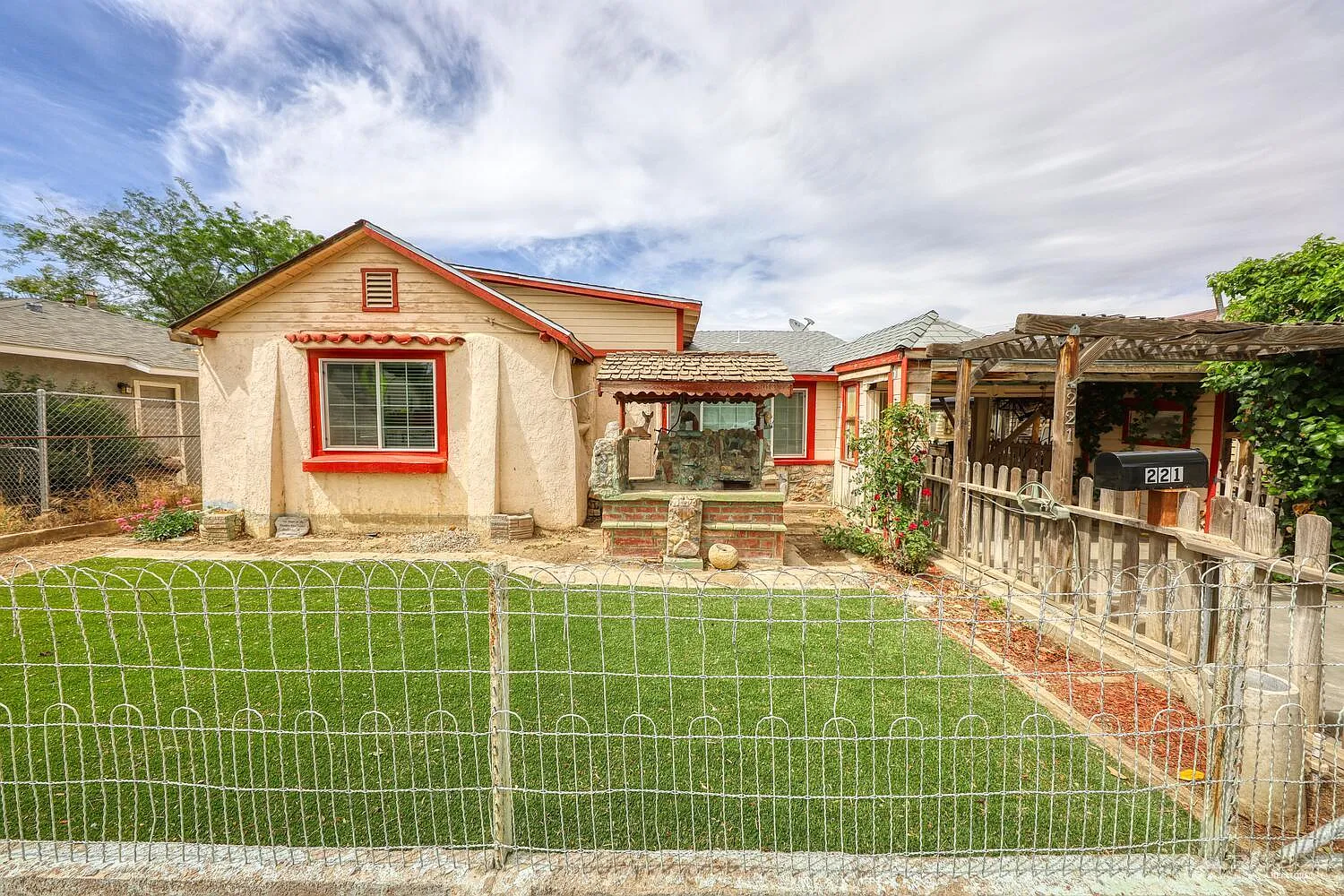 221 E F St photo 1