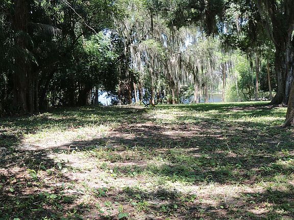 5th image of 1101 Lake Charles Cir