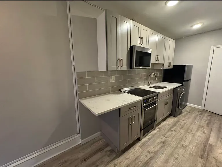128 S 11th St #3 — Photo 3