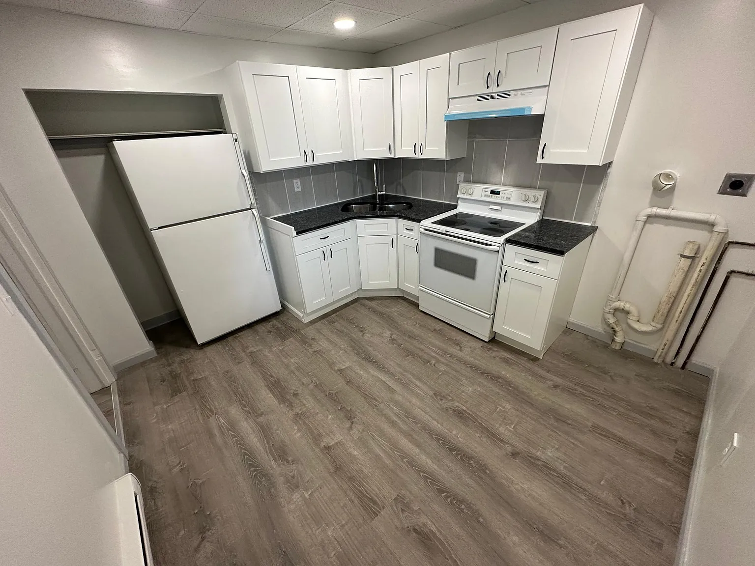 3 bed, 900 sqft, $1,250 — Photo 2
