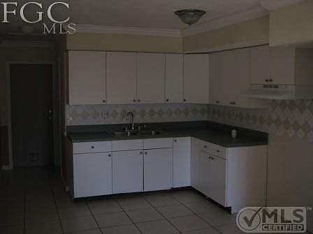 3rd image of 983 Hyacinth St
