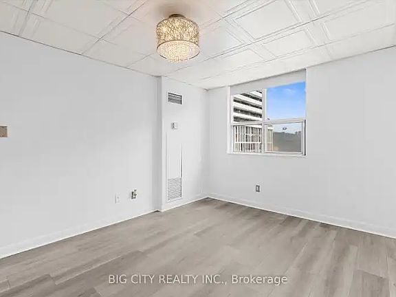 3rd image of 313 Richmond St E #556