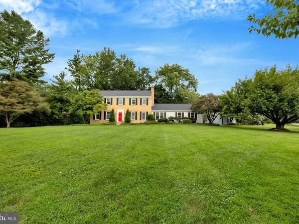 10004 Minburn St, Great Falls, VA 22066