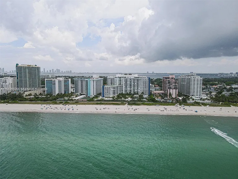 5161 Collins Ave #1506 — Photo 17
