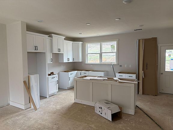 2nd image of 706 Belle Ridge Loop #11