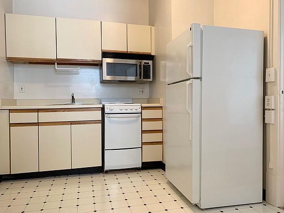 5th image of 929 Pine St #203