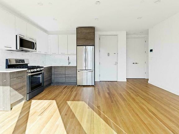 3rd image of 625 E 18th St APT 6A