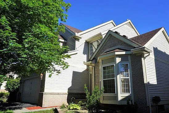35285 Pennington Dr — Photo 1