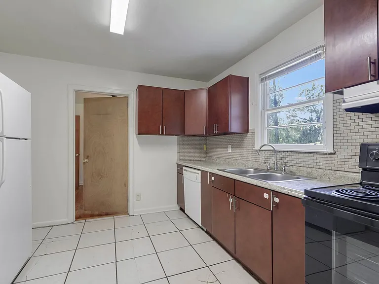 1621 Mayhew St — Photo 16