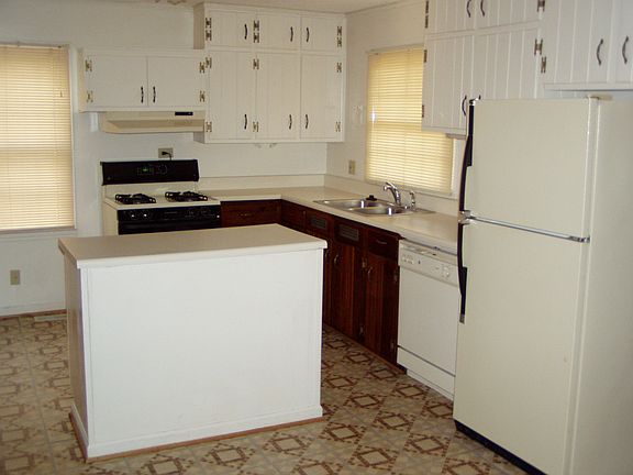 3rd image of 106 Woodland Ct