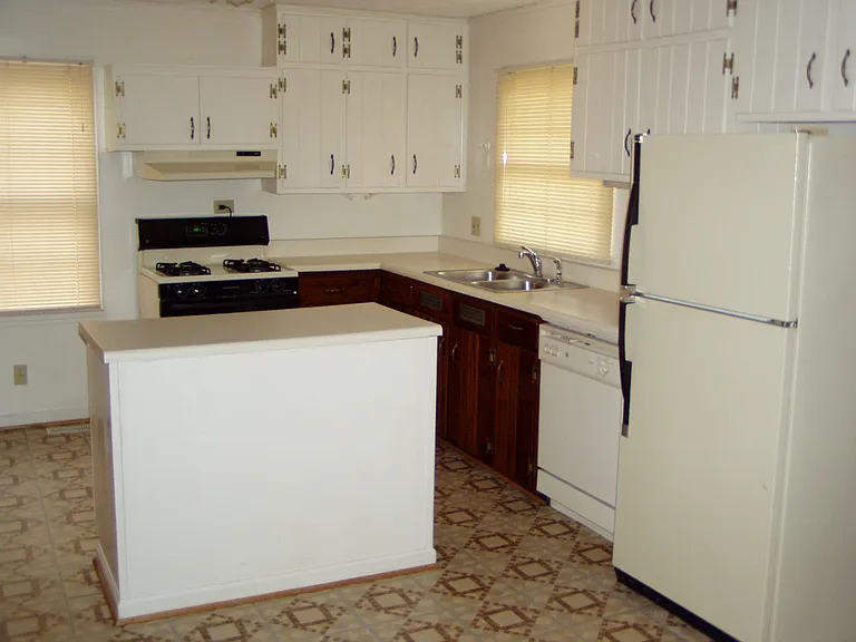 106 Woodland Ct — Photo 3