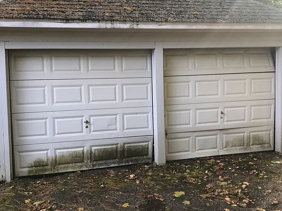 2nd image of 1121 W Henley St