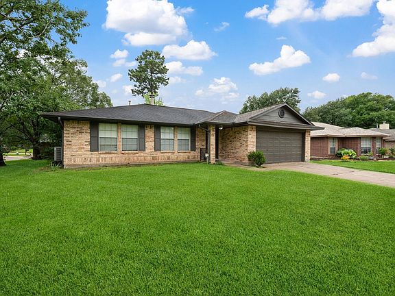 3rd image of 2618 Old Oak Ln