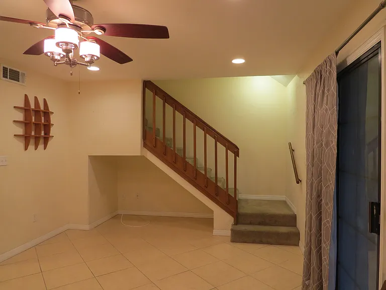 910 SW 56th Ter — Photo 25
