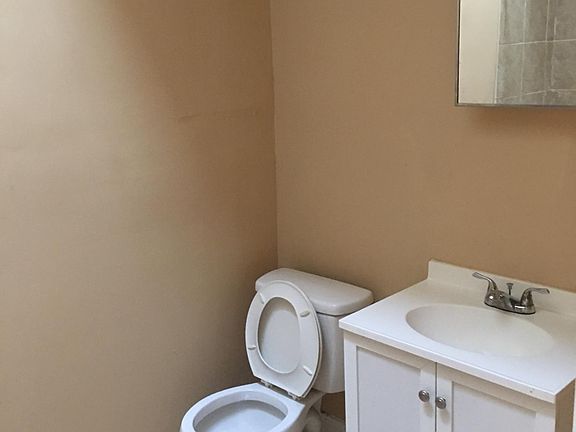 2nd image of 522 E Roosevelt Blvd #2