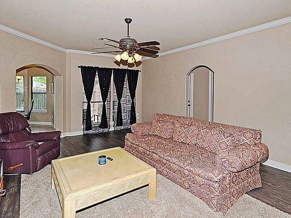 3rd image of 157 Silverbell Cir