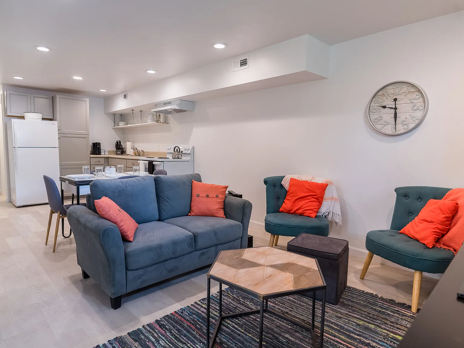 2 bed, 850 sqft, $1,950 — Photo 1