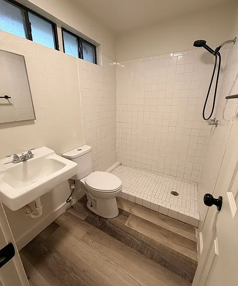 1121 Essex St #3 — Photo 6