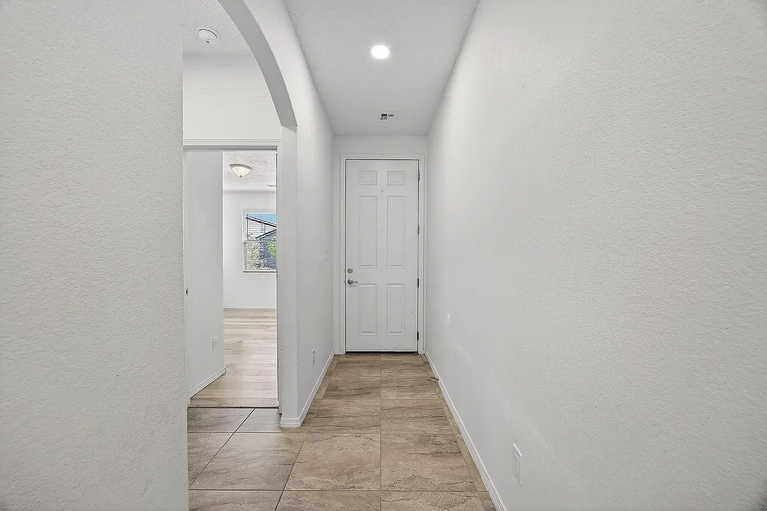 3 bed, 1714 sqft, $2,295 — Photo 3