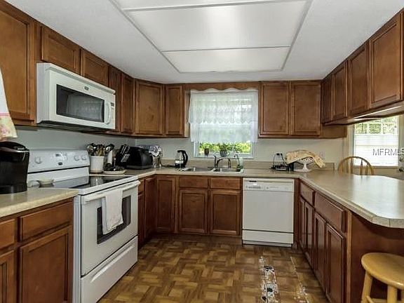 5th image of 436 Sheryl Dr