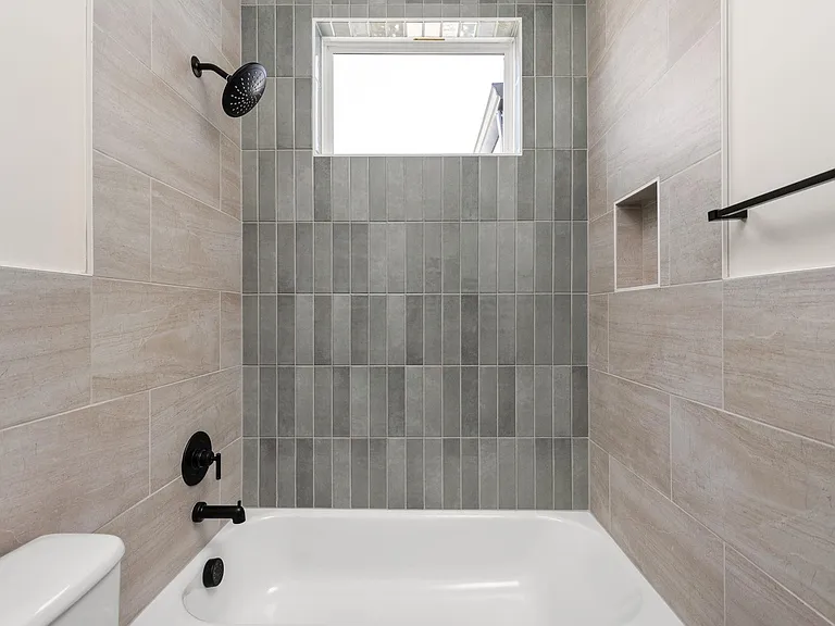 1402 Summit St #B — Photo 27