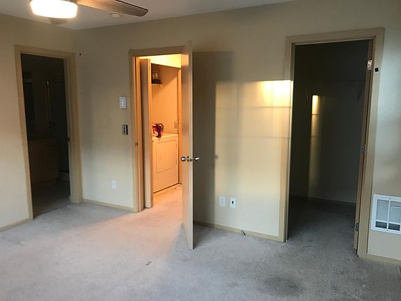 bdrm 2 walk in closet
