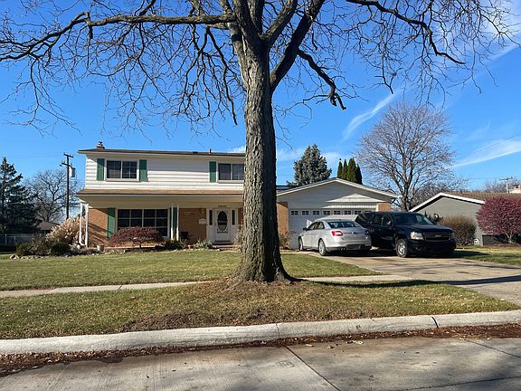 4th image of 32831 Newcastle Dr