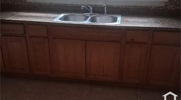 3 bed, $1,400 — Photo 4