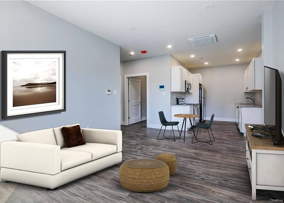 1st image of 11 Washington Pl E #6