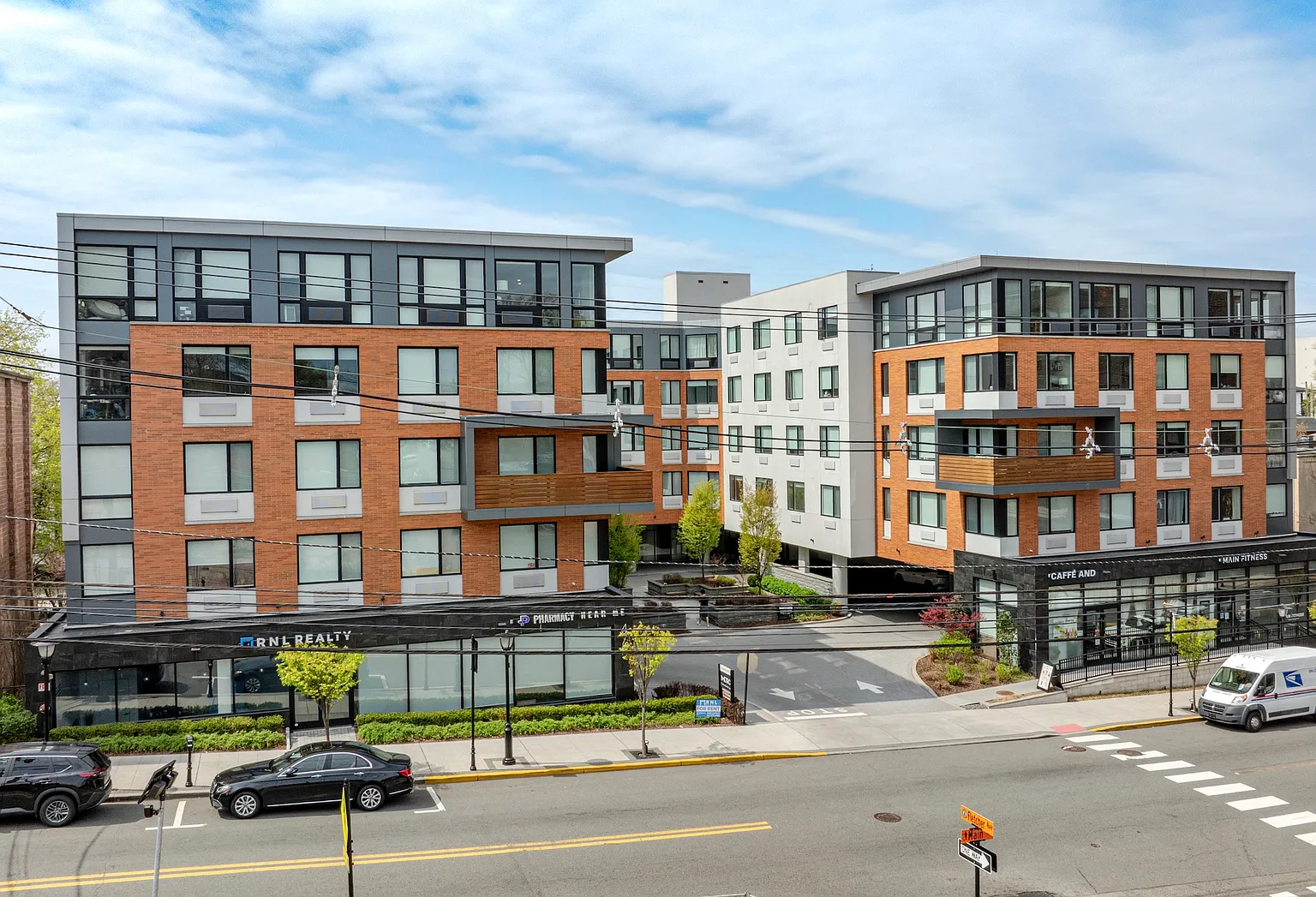 470 Main St APT 301 photo 1
