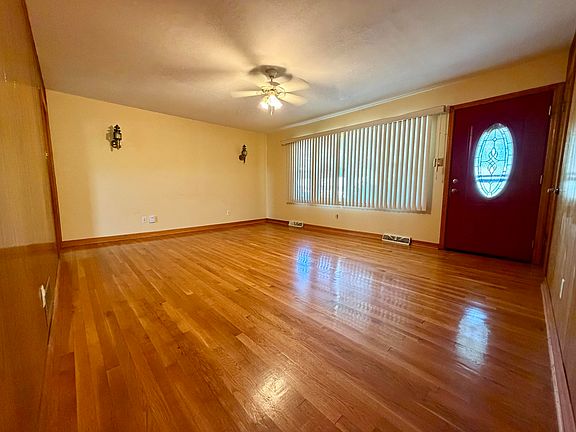 3rd image of 214 Laurel Dr