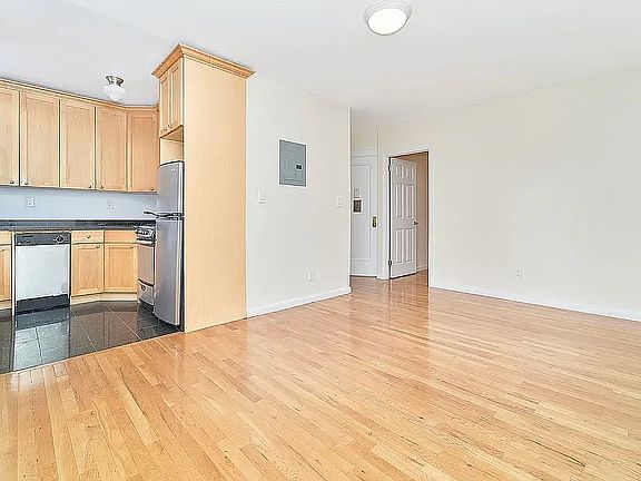 2nd image of 283 Mott St APT 3R