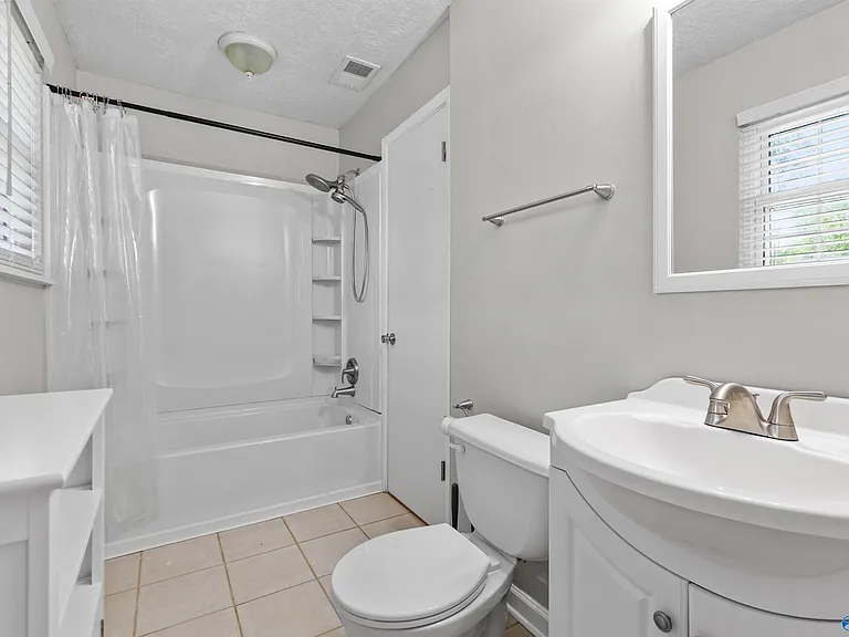 2406 Yorkshire Dr SW — Photo 25
