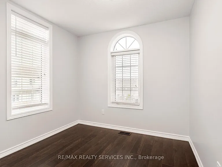 21 Dorchester Ter — Photo 38