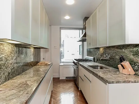 Sold by Sotheby's International Realty | media 6
