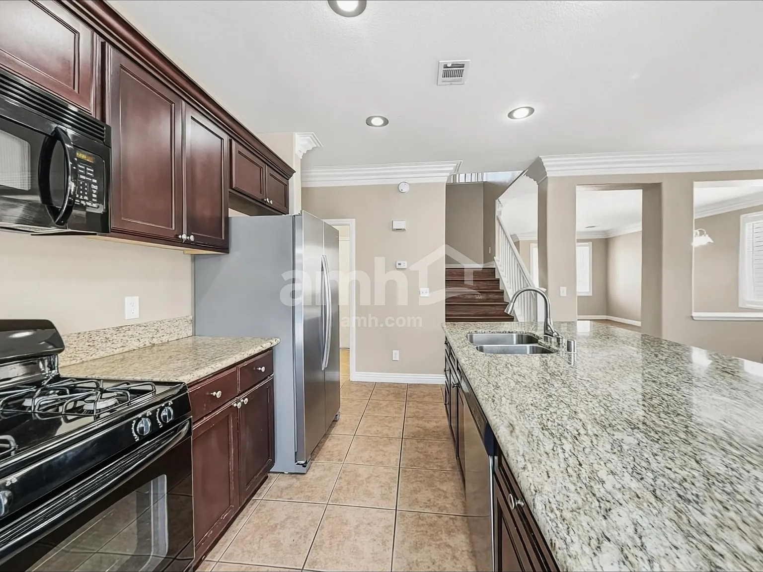 4 bed, 3.0 bath, 2366 sqft, $2,995 — Photo 4