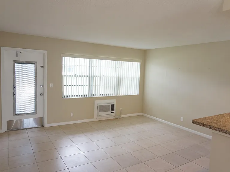 226 Sheffield St E #J — Photo 5