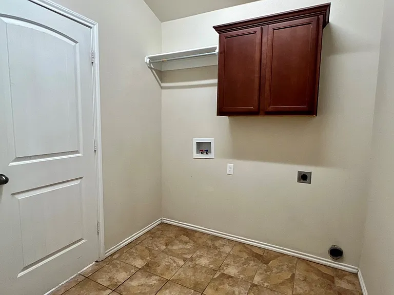 303 Koufax Ct — Photo 18