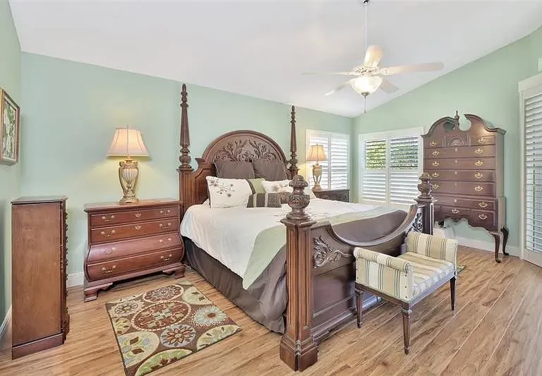 384 Caddie Dr — Photo 17