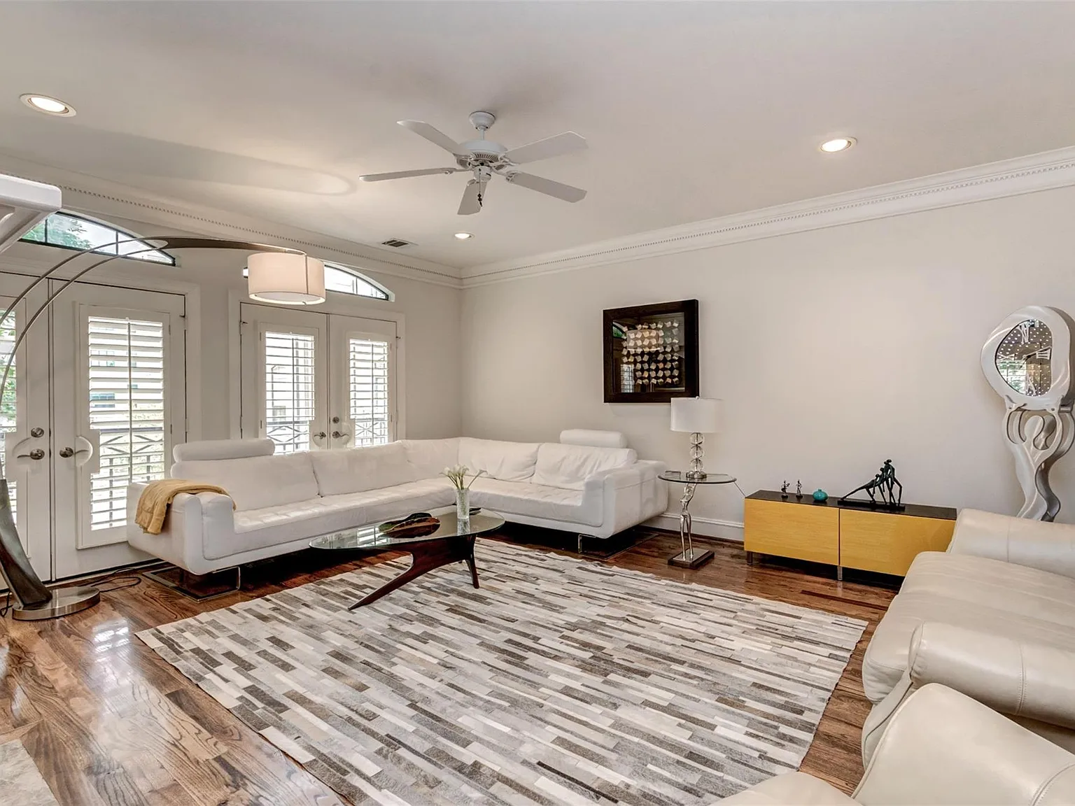 3 bed, 3.5 bath, 2209 sqft, $3,950 — Photo 2