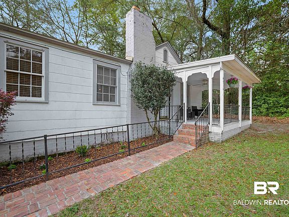 3rd image of 4719 Oxford Dr