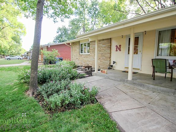 3rd image of 531 W Broadview Dr