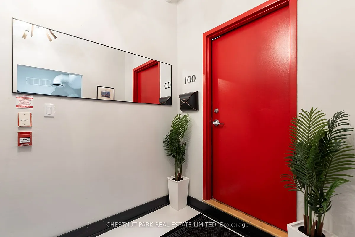 Building Photo - 1135 Dundas St E #1