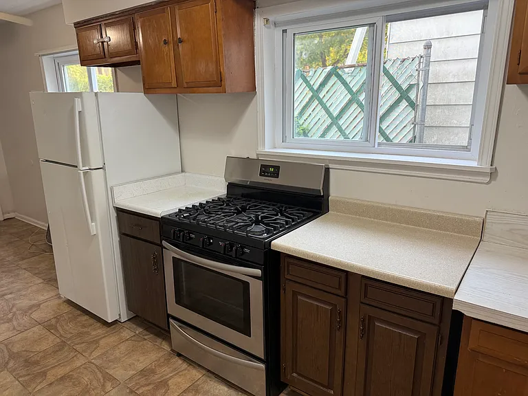 2044 Midland Ave #3 — Photo 4