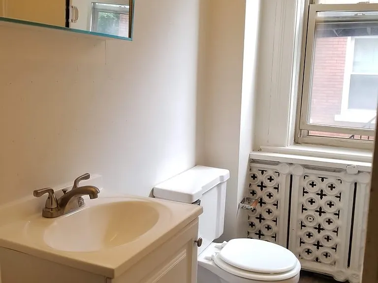 366 S Negley Ave — Photo 29
