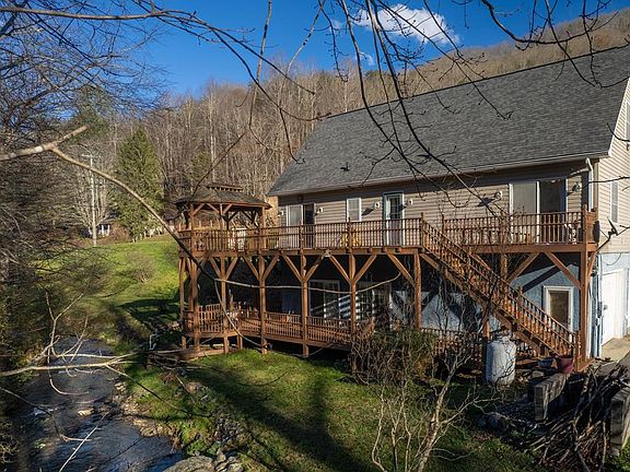 5th image of 814 Barkers Creek Rd