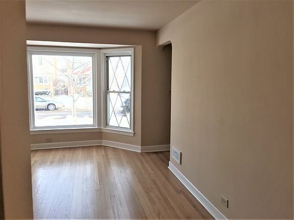 5th image of 2410 Leyden Ave