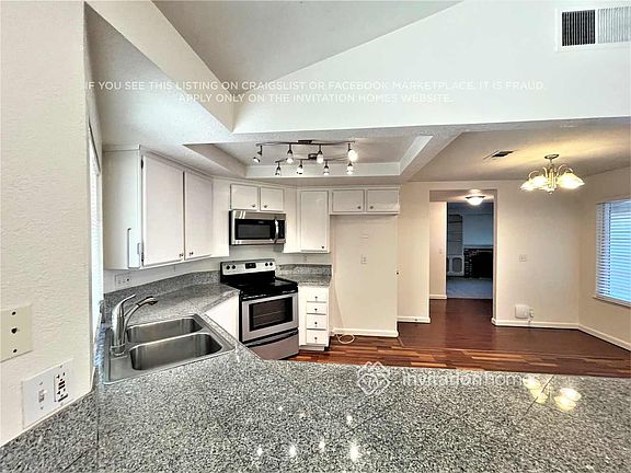 5th image of 413 Royal Oaks Dr